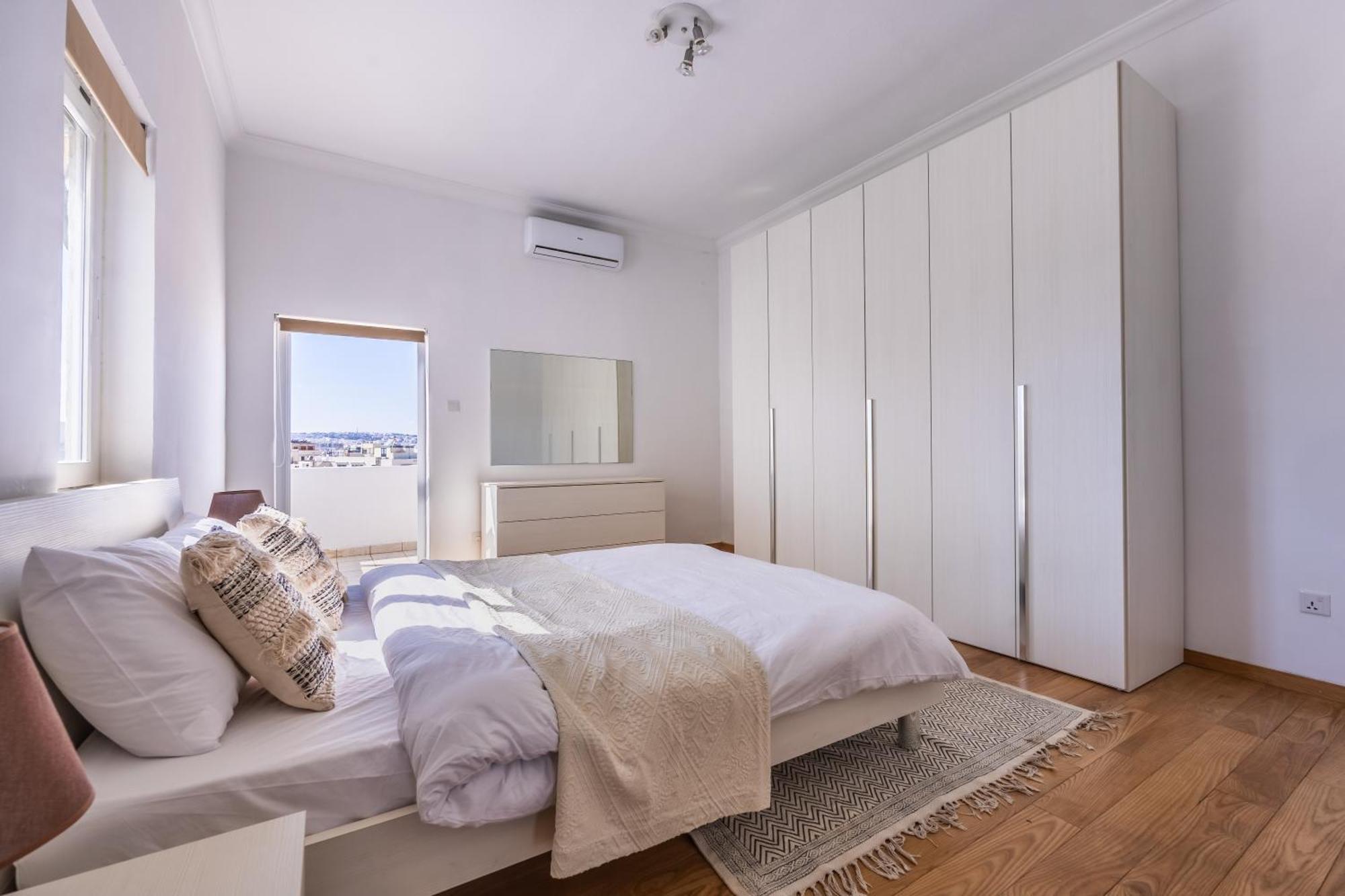 Appartement Stunning - Seaview Penthouse 3-Bed + Parking à Sliema Extérieur photo