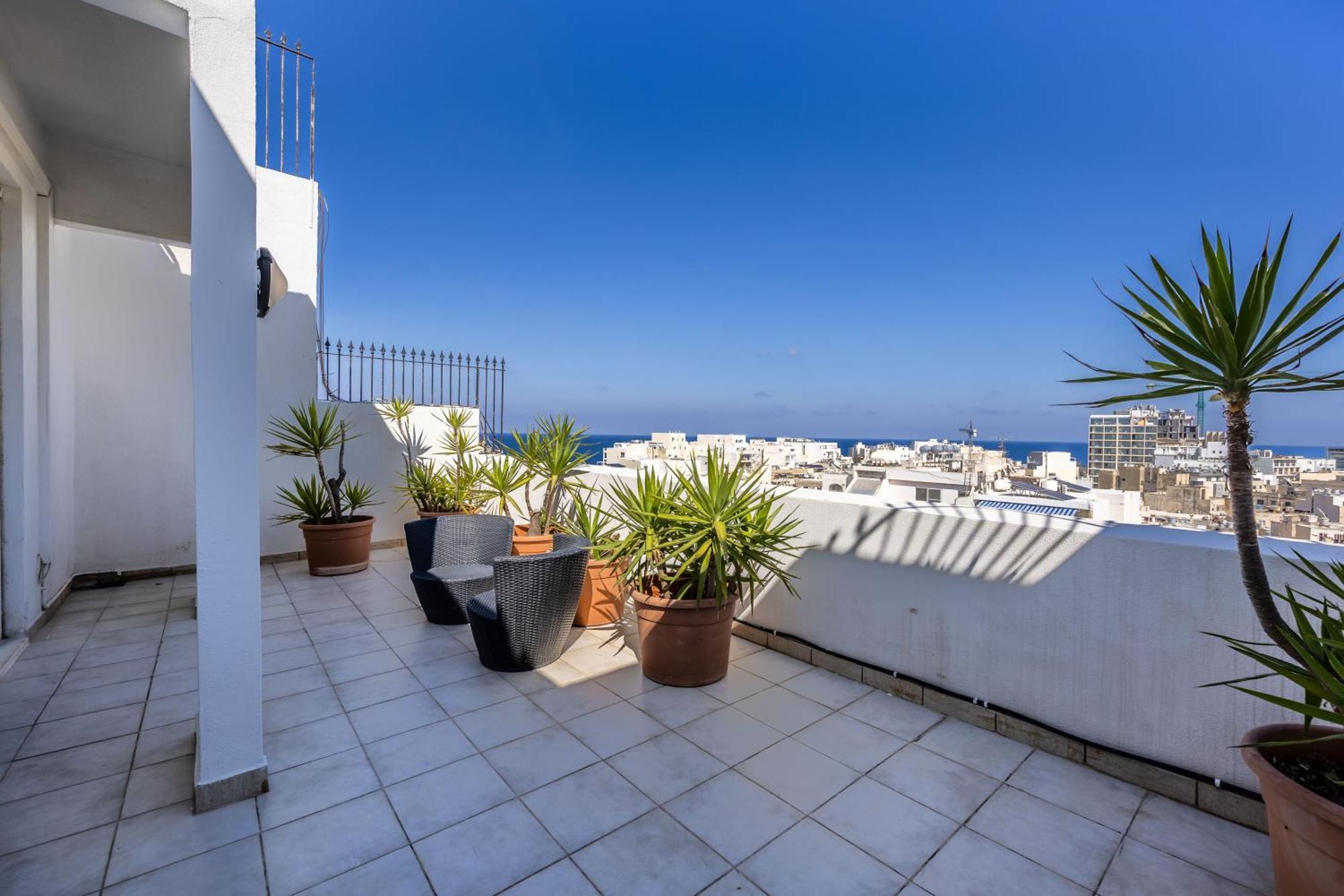 Appartement Stunning - Seaview Penthouse 3-Bed + Parking à Sliema Extérieur photo