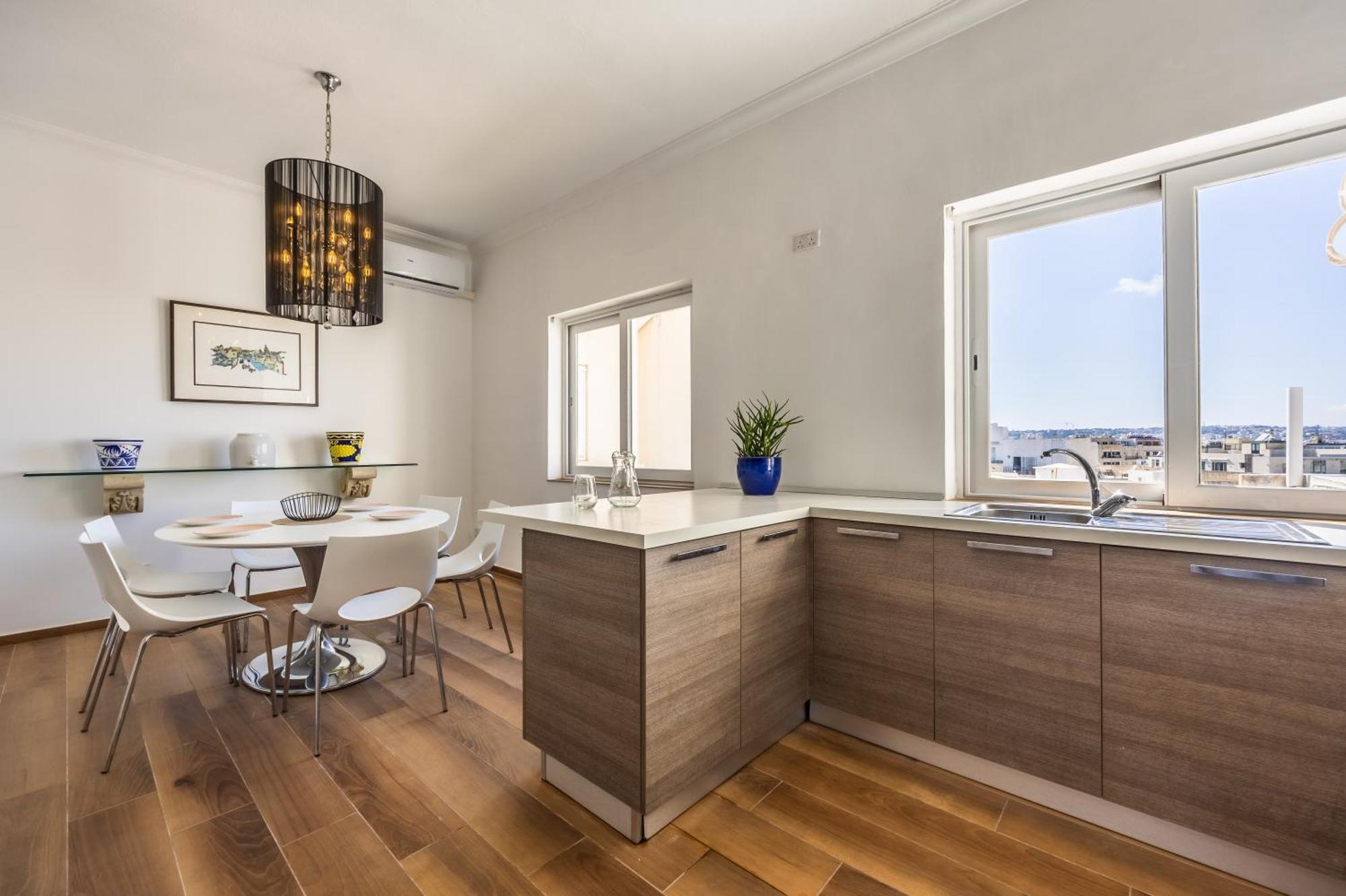Appartement Stunning - Seaview Penthouse 3-Bed + Parking à Sliema Extérieur photo