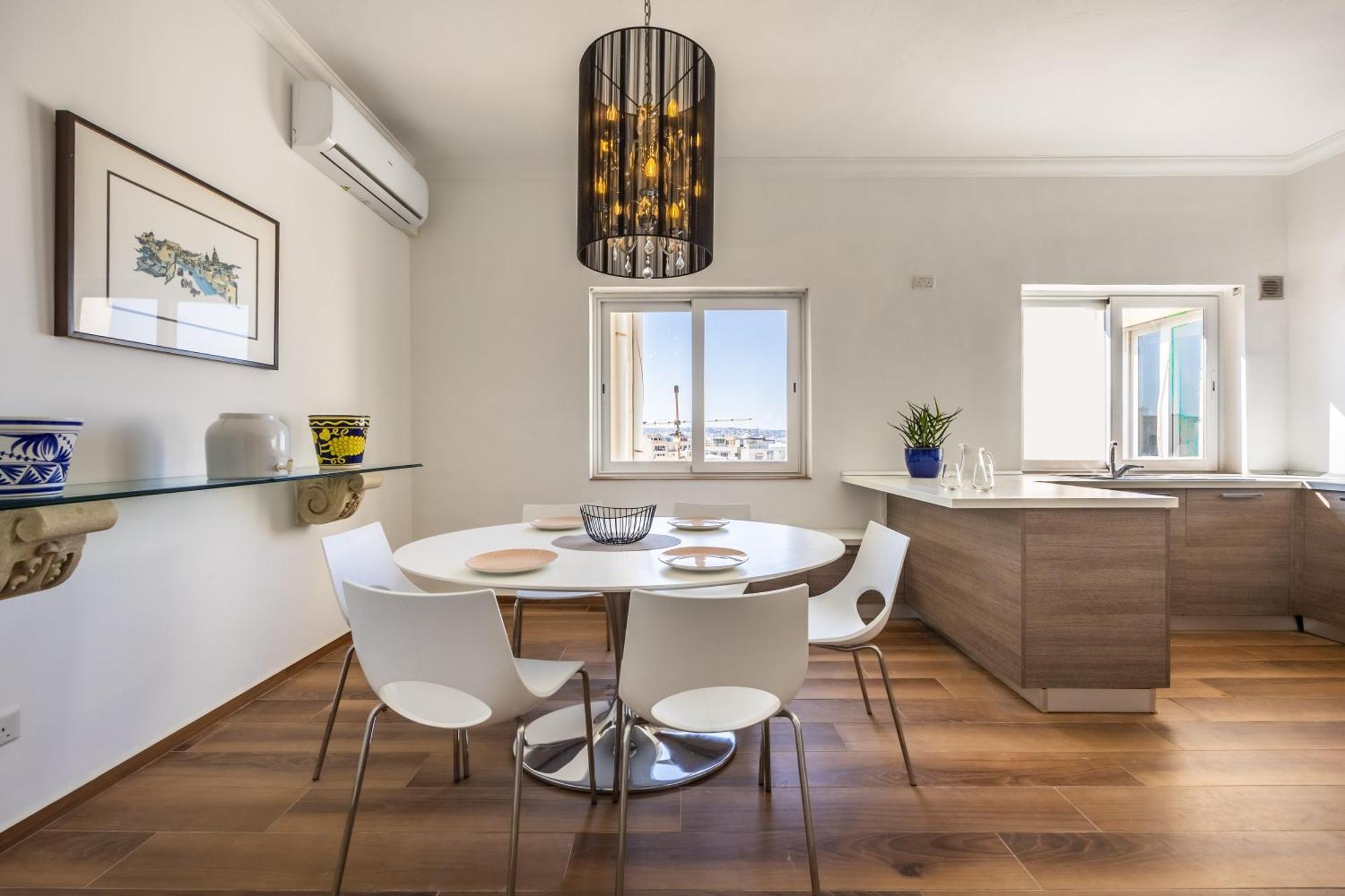 Appartement Stunning - Seaview Penthouse 3-Bed + Parking à Sliema Extérieur photo