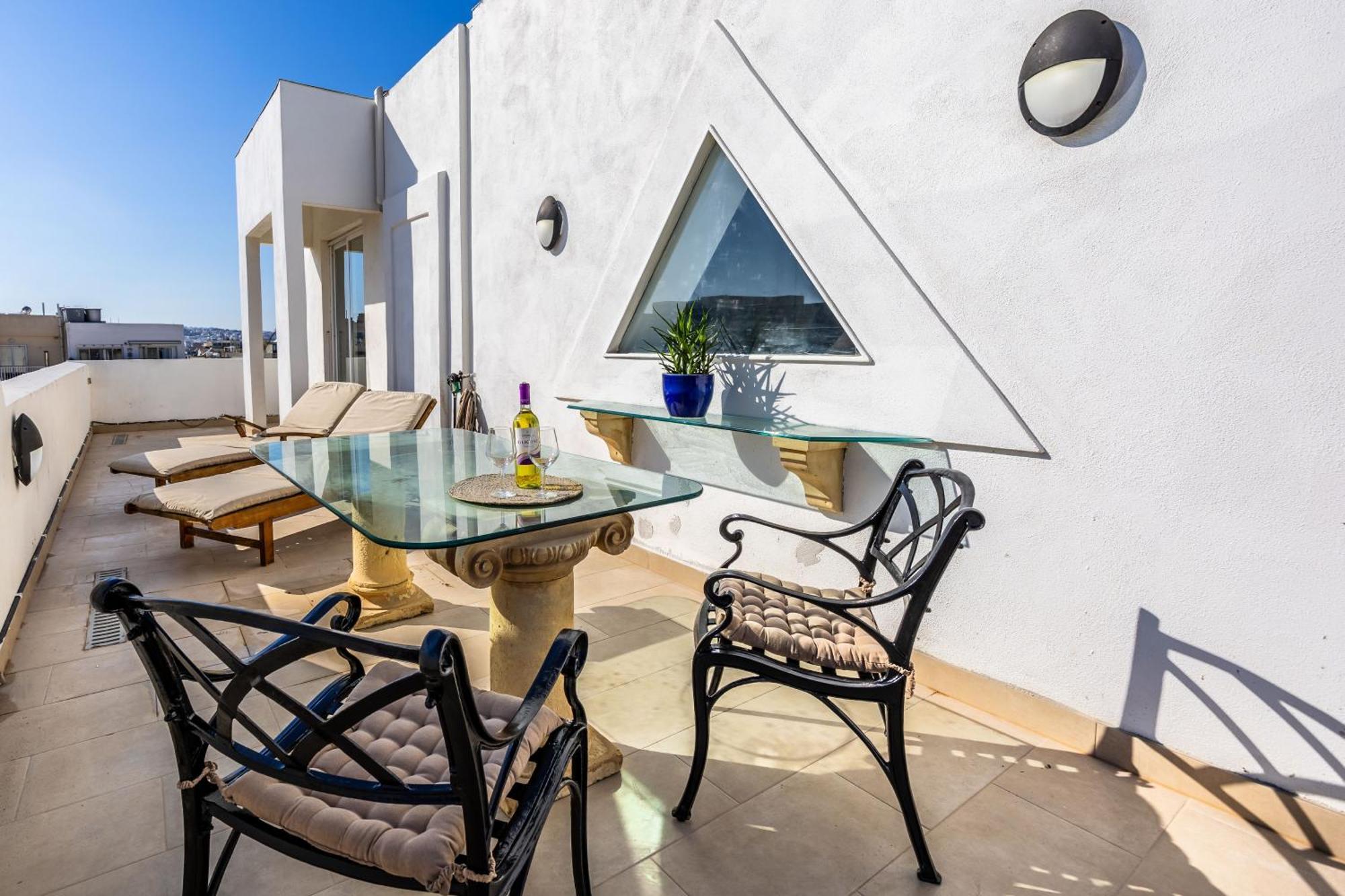 Appartement Stunning - Seaview Penthouse 3-Bed + Parking à Sliema Extérieur photo